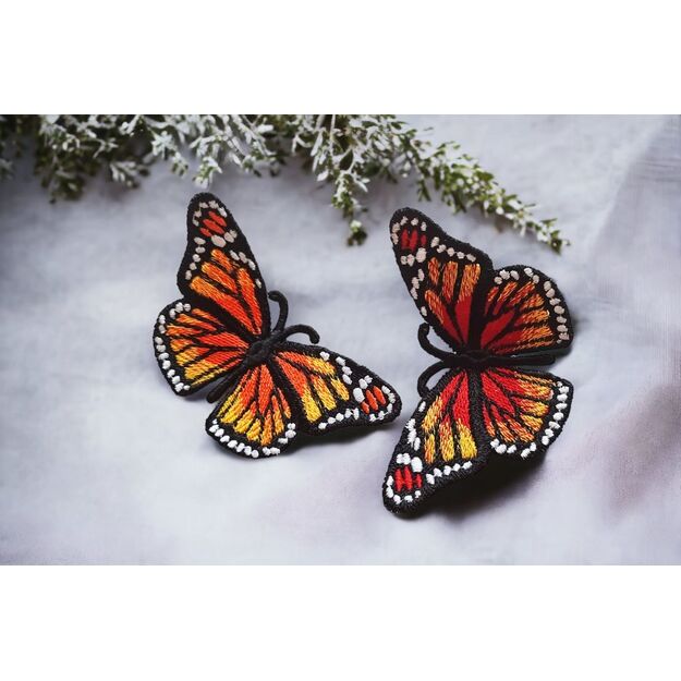 3D Embroidered Picture with MONARCH BUTTERFLIES (2) 6x8 in